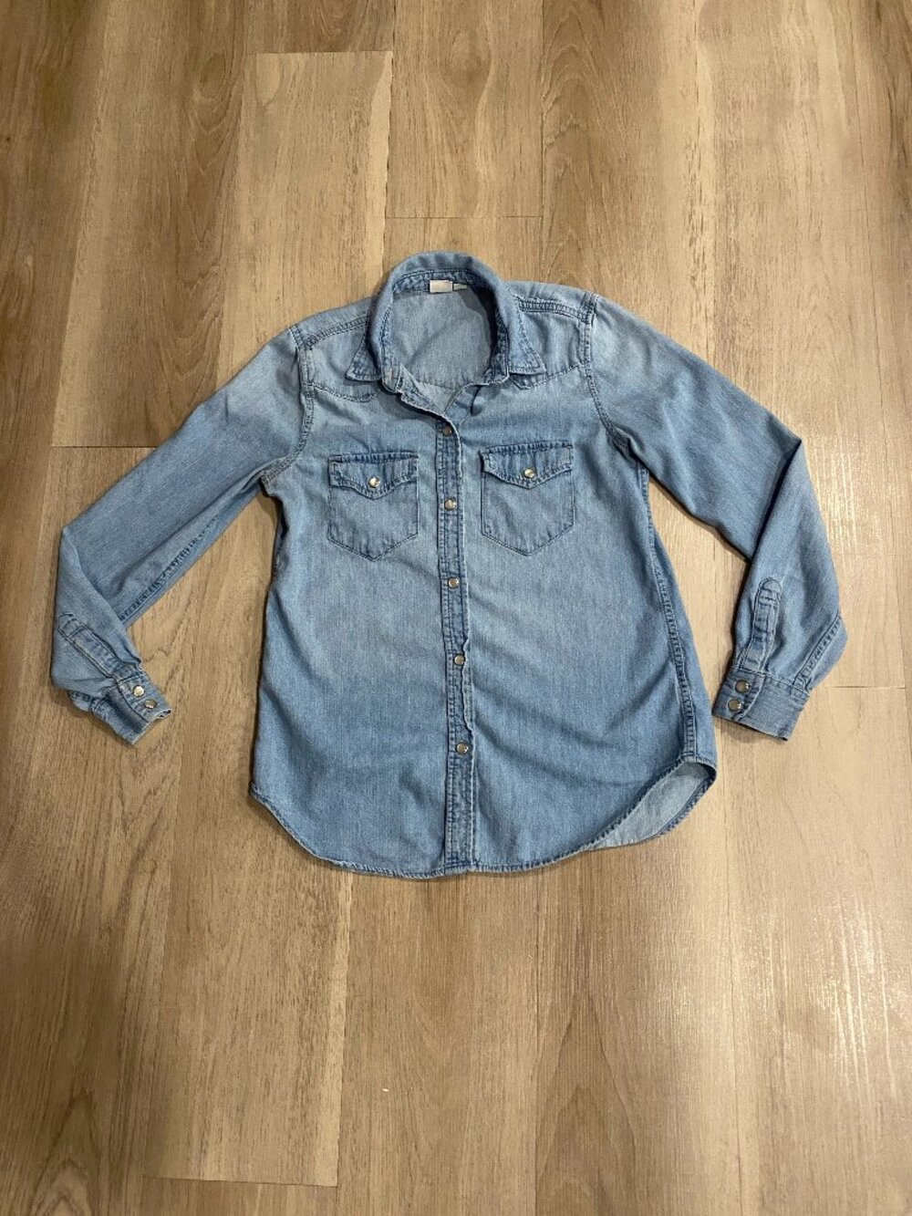 GAP Chambray Denim Snap Front Western Shirt XS Light Wash Button Up
